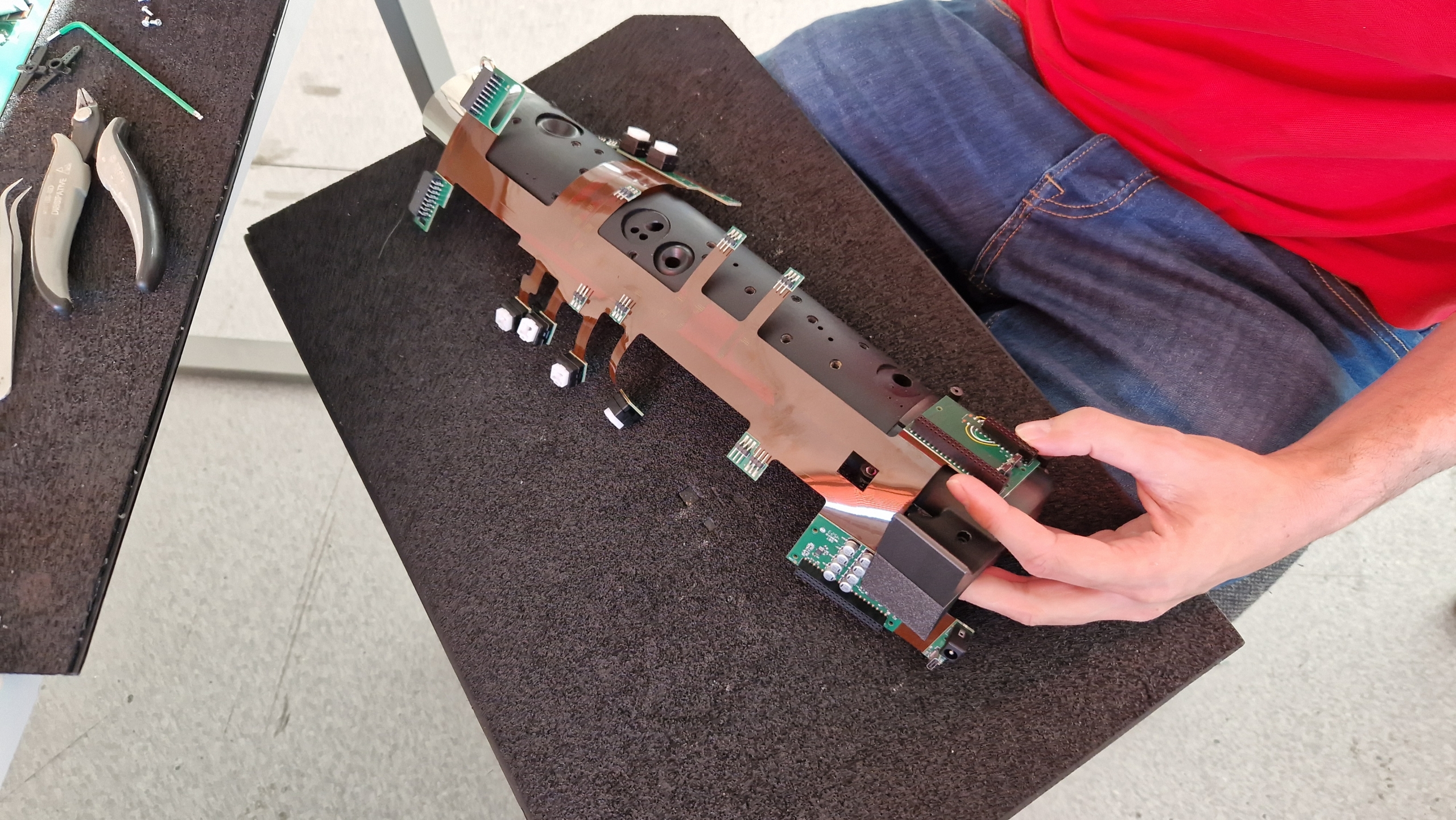 Flatcable: un piccolo passo per la meccatronica, un grande passo per il performer